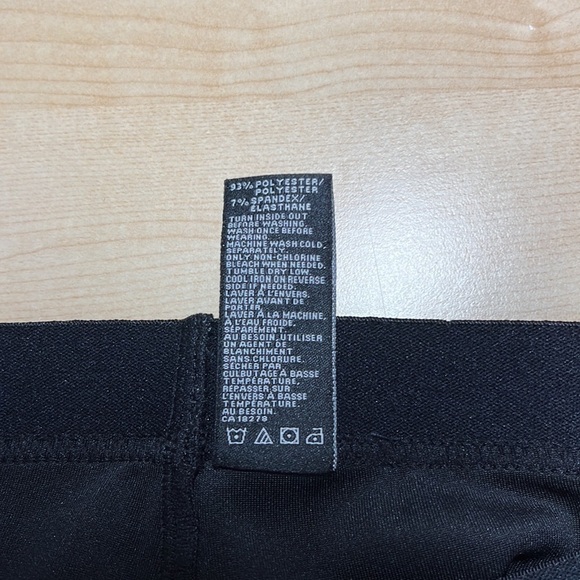 HUE distressed leatherette leggings, black size medium EUC - Picture 8 of 9